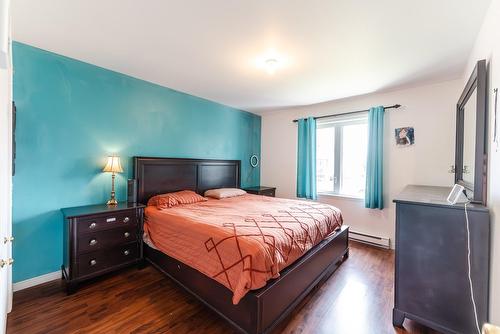 Primary bedroom - 21 Rue Du Château, Drummondville, QC - Indoor Photo Showing Bedroom