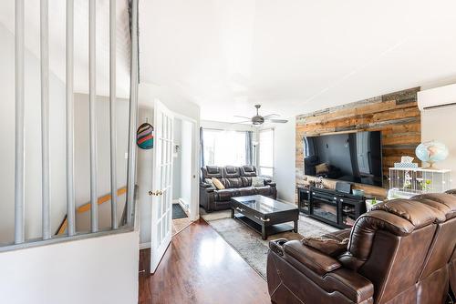 Living room - 21 Rue Du Château, Drummondville, QC - Indoor Photo Showing Living Room