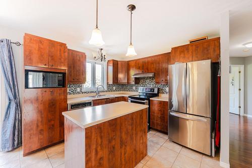 Kitchen - 21 Rue Du Château, Drummondville, QC - Indoor Photo Showing Kitchen With Double Sink