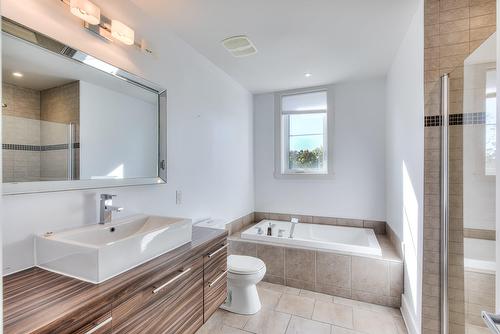 Bathroom - 301-1335 Rue Graveline, Laval (Sainte-Dorothée), QC - Indoor Photo Showing Bathroom