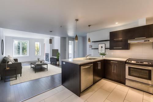 Kitchen - 301-1335 Rue Graveline, Laval (Sainte-Dorothée), QC - Indoor Photo Showing Kitchen With Upgraded Kitchen