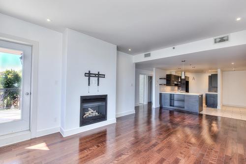 Living room - 301-1335 Rue Graveline, Laval (Sainte-Dorothée), QC - Indoor Photo Showing Living Room With Fireplace