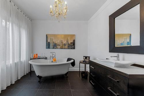 Bathroom - 1722 Rue Dupuis, Saint-Jean-Sur-Richelieu, QC - Indoor Photo Showing Bathroom