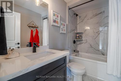 6 Myrtle Street N, Pelham (Fonthill), ON - Indoor Photo Showing Bathroom