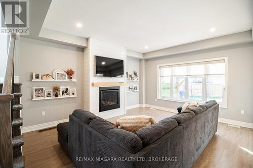 6 Myrtle Street N, Pelham (Fonthill), ON - Indoor Photo Showing Living Room With Fireplace