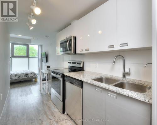 415 - 257 Hemlock Street, Waterloo, ON - Indoor Photo Showing Kitchen With Double Sink With Upgraded Kitchen