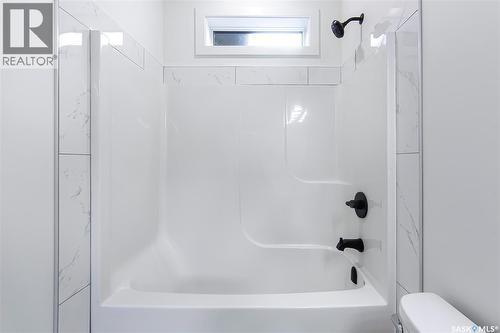 447 Woolf Bend, Saskatoon, SK - Indoor Photo Showing Bathroom