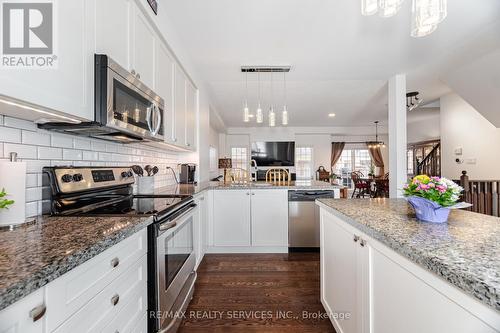 22 Mcdevitt Lane, Caledon, ON - Indoor Photo Showing Kitchen With Stainless Steel Kitchen With Upgraded Kitchen