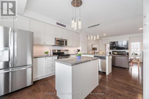 22 Mcdevitt Lane, Caledon, ON - Indoor Photo Showing Kitchen With Stainless Steel Kitchen With Upgraded Kitchen