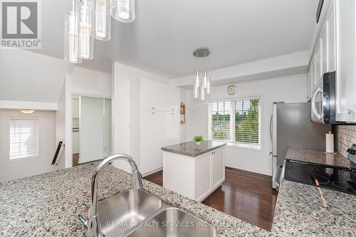 22 Mcdevitt Lane, Caledon, ON - Indoor Photo Showing Kitchen With Double Sink