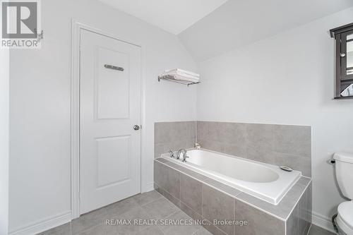 22 Mcdevitt Lane, Caledon, ON - Indoor Photo Showing Bathroom