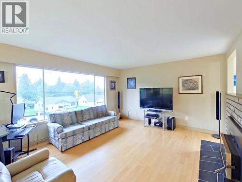 4600 Redonda Ave, Powell River, BC - Indoor Photo Showing Living Room