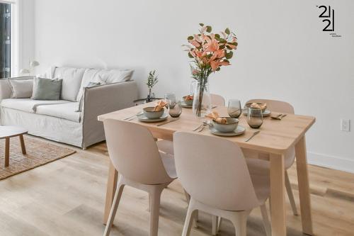 Dining room - 205-2121 Av. Papineau, Montréal (Ville-Marie), QC - Indoor Photo Showing Dining Room