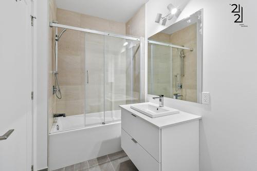 Bathroom - 205-2121 Av. Papineau, Montréal (Ville-Marie), QC - Indoor Photo Showing Bathroom