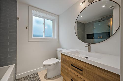 Bathroom - 144 Rue Richer, Mont-Tremblant, QC - Indoor Photo Showing Bathroom