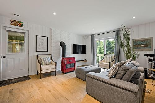 Living room - 144 Rue Richer, Mont-Tremblant, QC - Indoor Photo Showing Living Room