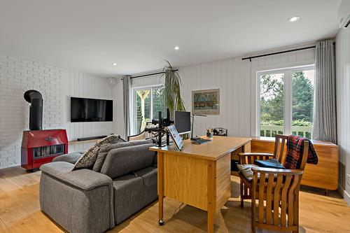 Living room - 144 Rue Richer, Mont-Tremblant, QC - Indoor Photo Showing Other Room