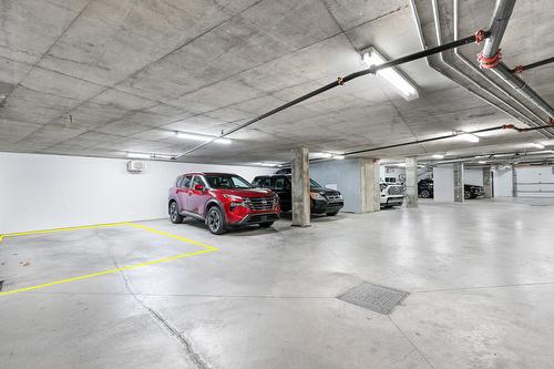 Stationnement - 305-331 Av. De Venise O., Venise-En-Québec, QC - Indoor Photo Showing Garage