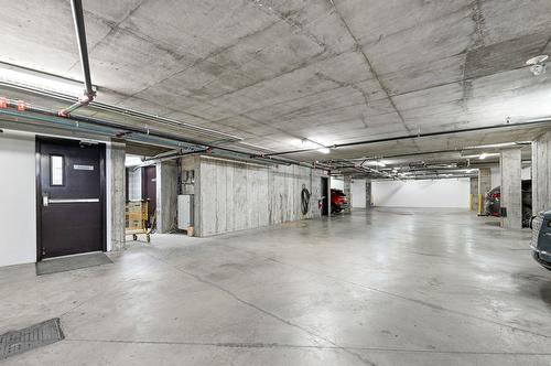 Stationnement - 305-331 Av. De Venise O., Venise-En-Québec, QC - Indoor Photo Showing Garage