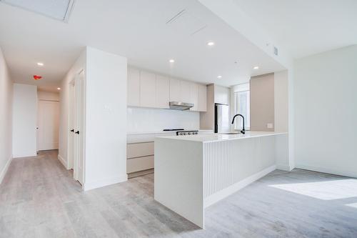 Cuisine - 606-1900 Rue Yvette-Brillon, Montréal (Ahuntsic-Cartierville), QC - Indoor Photo Showing Kitchen