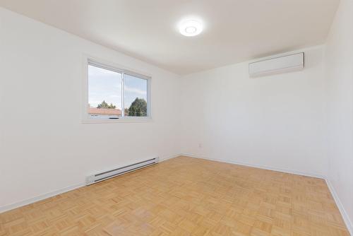 Chambre à coucher - 15 Rue De Montevideo, Kirkland, QC - Indoor Photo Showing Other Room