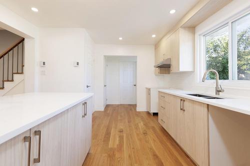 Cuisine - 15 Rue De Montevideo, Kirkland, QC - Indoor Photo Showing Kitchen With Double Sink With Upgraded Kitchen