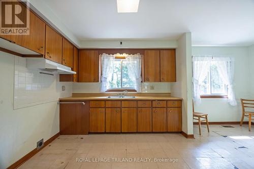 39339 Bush Line, St. Thomas, ON - Indoor Photo Showing Kitchen With Double Sink