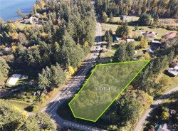 Lot 4 Island Hwy SOUTH Royston, BC V9N 9T1