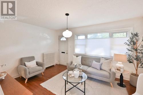 1088 Cherriebell Road, Mississauga, ON - Indoor Photo Showing Living Room