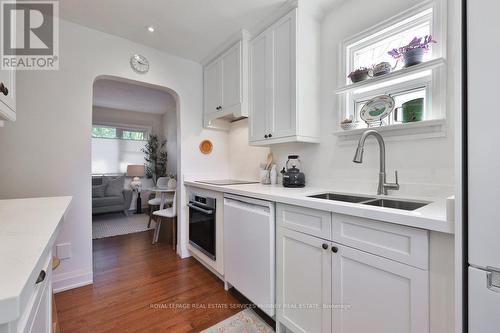 1088 Cherriebell Road, Mississauga, ON - Indoor Photo Showing Kitchen With Double Sink With Upgraded Kitchen