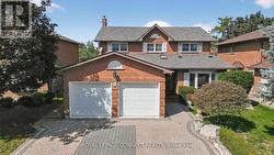 90 GOLF LINKS DRIVE  Aurora, ON L4G 3V3