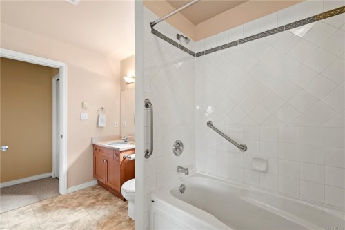 2901 Harriet Rd, Victoria, BC 