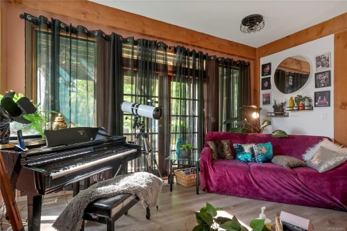 8856 Mclarey Ave, Black Creek, BC 