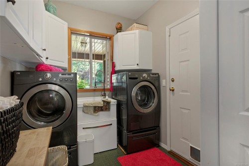 8856 Mclarey Ave, Black Creek, BC 