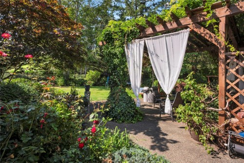 8856 Mclarey Ave, Black Creek, BC 