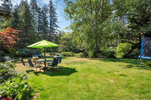 8856 Mclarey Ave, Black Creek, BC 