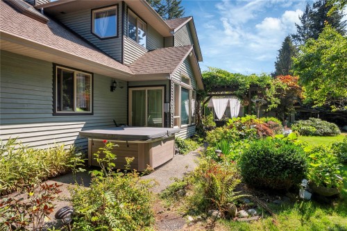 8856 Mclarey Ave, Black Creek, BC 