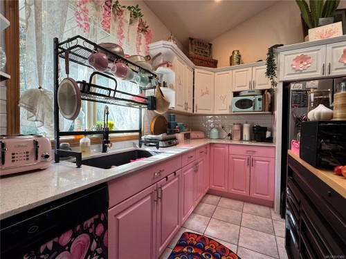 8856 Mclarey Ave, Black Creek, BC 