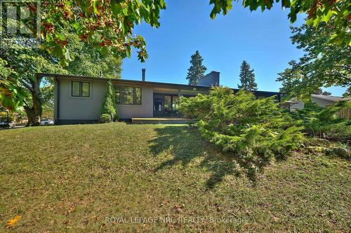 7 Woodmount Drive, St. Catharines (Burleigh Hill), ON - Outdoor