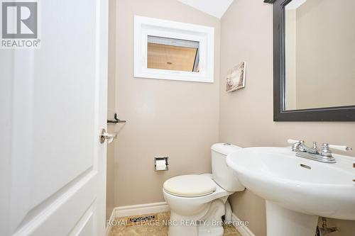7 Woodmount Drive, St. Catharines (Burleigh Hill), ON - Indoor Photo Showing Bathroom