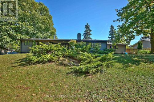 7 Woodmount Drive, St. Catharines (Burleigh Hill), ON - Outdoor