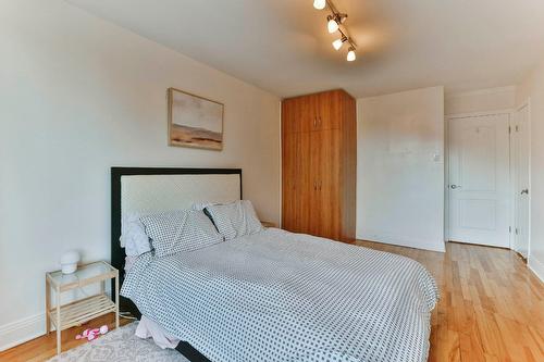 Chambre à coucher principale - 18-5820 Place Decelles, Montréal (Côte-Des-Neiges/Notre-Dame-De-Grâce), QC - Indoor Photo Showing Bedroom