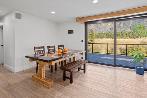 730 Canyon-Lister Road, Lister, BC - Indoor