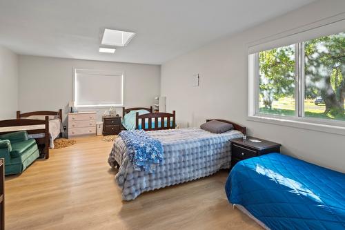 730 Canyon-Lister Road, Lister, BC - Indoor Photo Showing Bedroom
