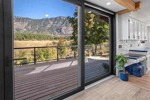 730 Canyon-Lister Road, Lister, BC -  Photo Showing Other Room