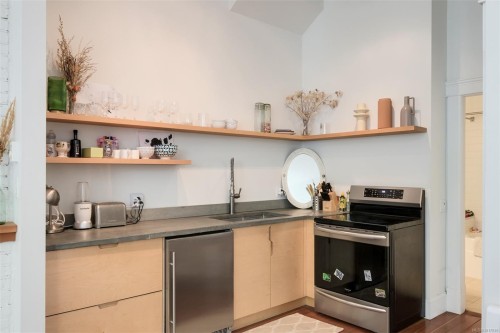 737 Vancouver St, Victoria, BC - Indoor Photo Showing Kitchen