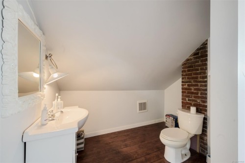 737 Vancouver St, Victoria, BC - Indoor Photo Showing Bathroom