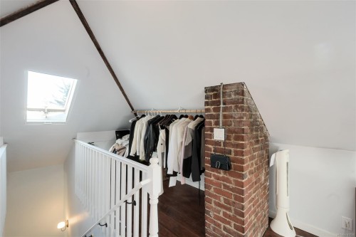 737 Vancouver St, Victoria, BC - Indoor