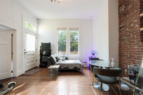 737 Vancouver St, Victoria, BC - Indoor