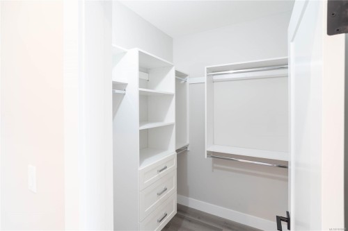 671 Sanderson Rd, Ladysmith, BC - Indoor With Storage